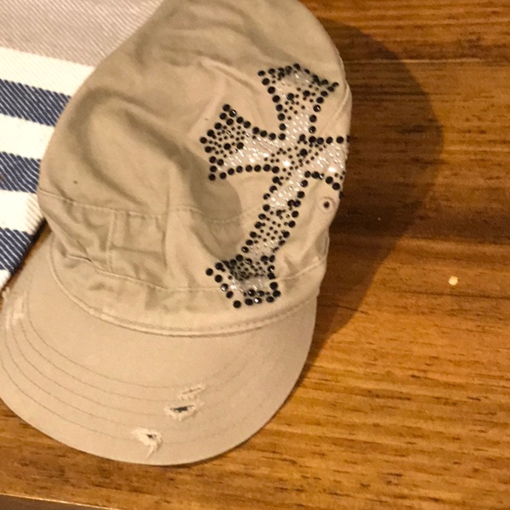 Buckle hat